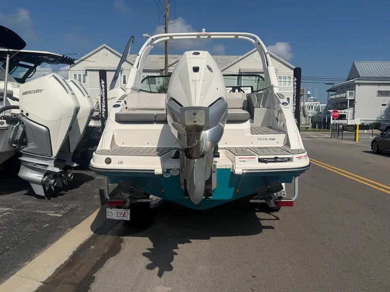 Slide: The Image of Sea Ray 250 SDX OB 2026 - 22