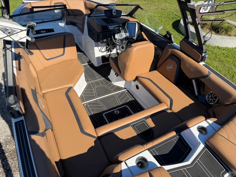 Slide: The Image of Tige 20 RZX 2022 - 20