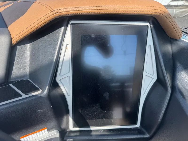 Slide: The Image of Tige 20 RZX 2022 - 19
