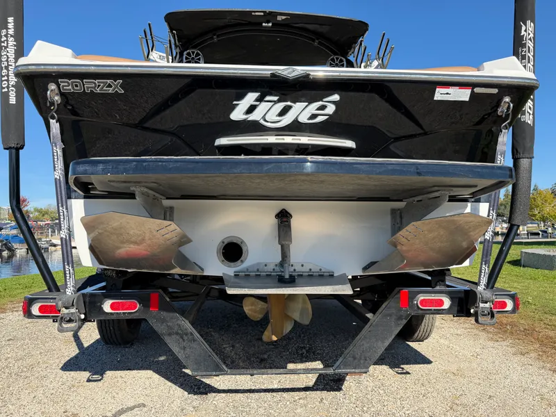 Slide: The Image of Tige 20 RZX 2022 - 6