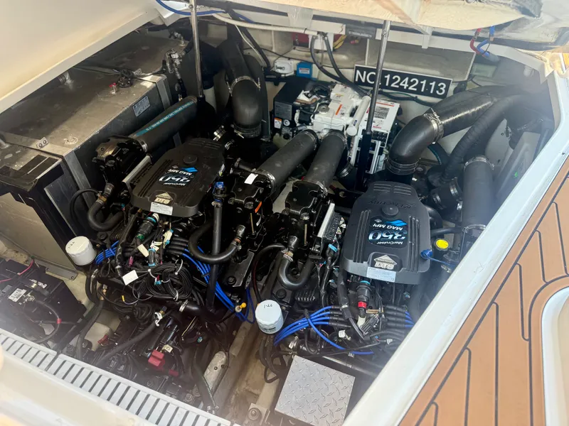Slide: The Image of Sea Ray 310 SUNDANCER 2009 - 22