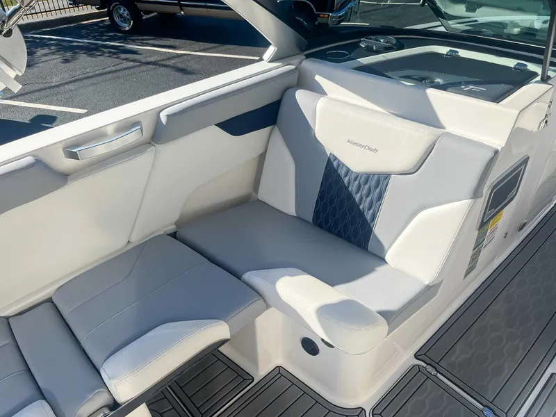 Slide: The Image of MasterCraft XT24 2022 - 12