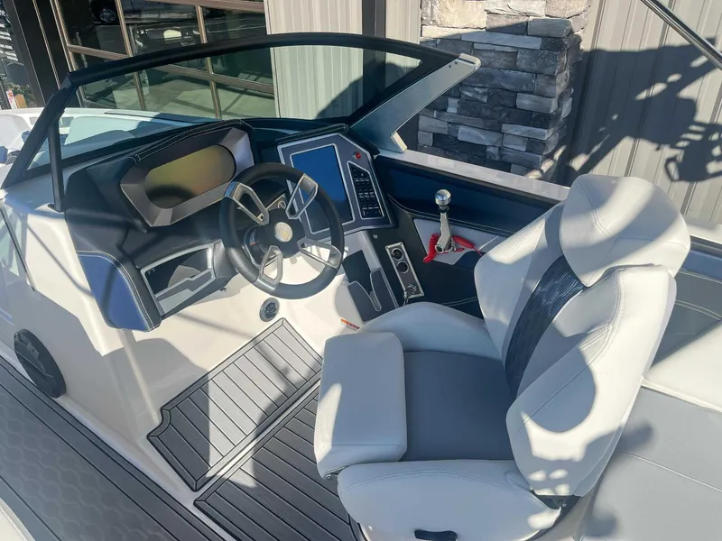 Slide: The Image of MasterCraft XT24 2022 - 13