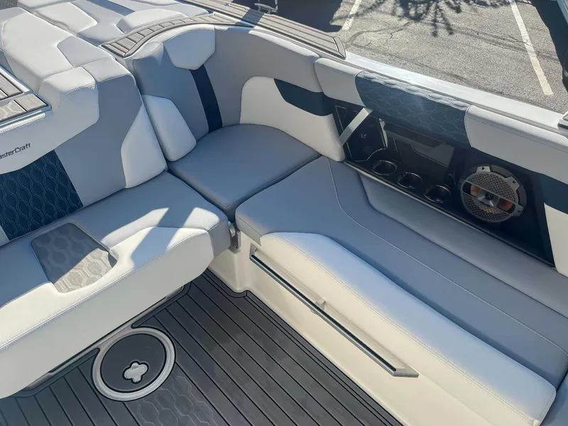 Slide: The Image of MasterCraft XT24 2022 - 17