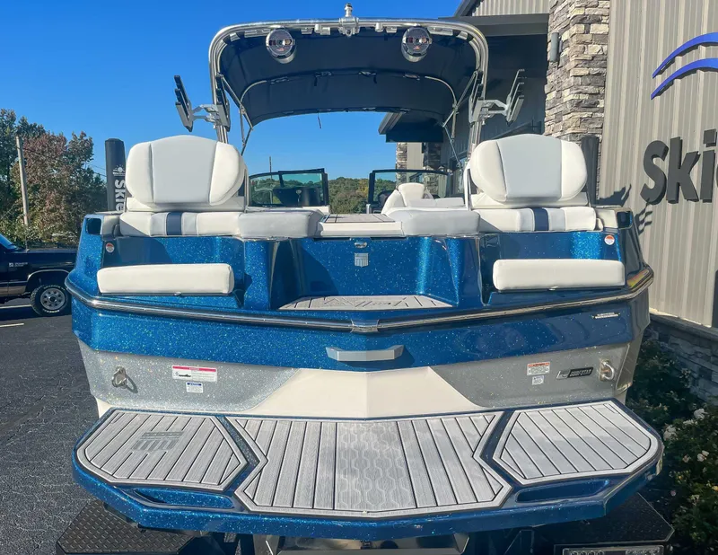 Slide: The Image of MasterCraft XT24 2022 - 6