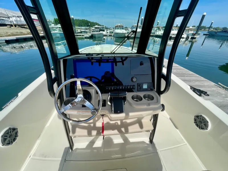 Slide: The Image of Boston Whaler 280 DAUNTLESS 2023 - 13
