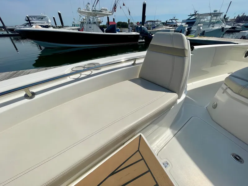 Slide: The Image of Boston Whaler 280 DAUNTLESS 2023 - 21