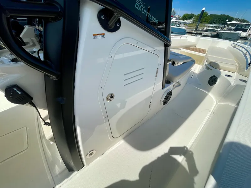 Slide: The Image of Boston Whaler 280 DAUNTLESS 2023 - 15