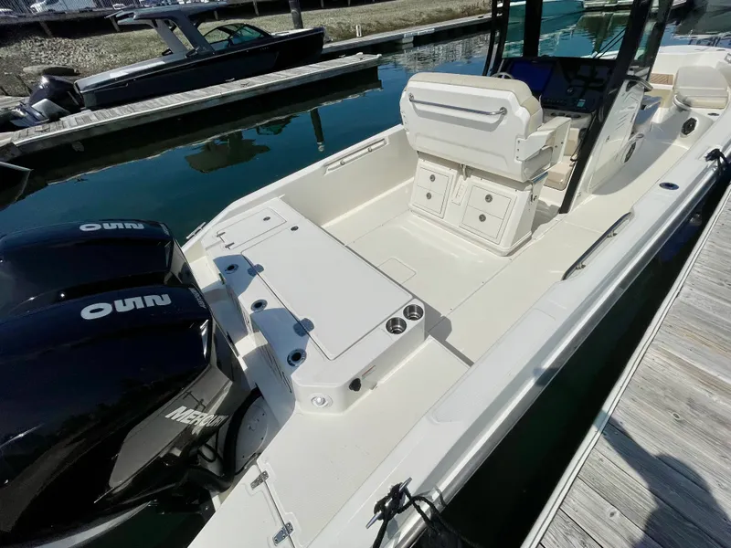 Slide: The Image of Boston Whaler 280 DAUNTLESS 2023 - 4
