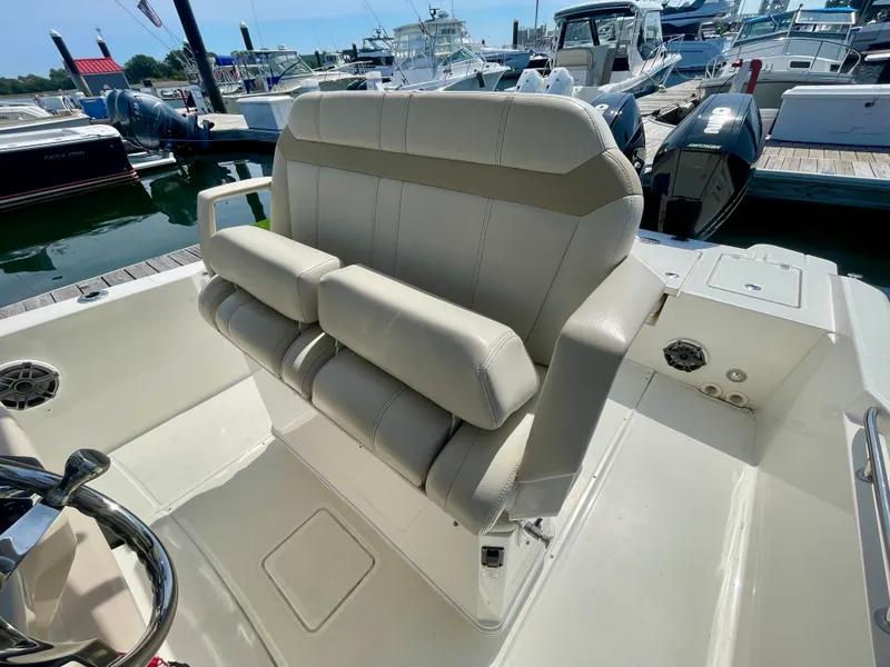 Slide: The Image of Boston Whaler 280 DAUNTLESS 2023 - 12