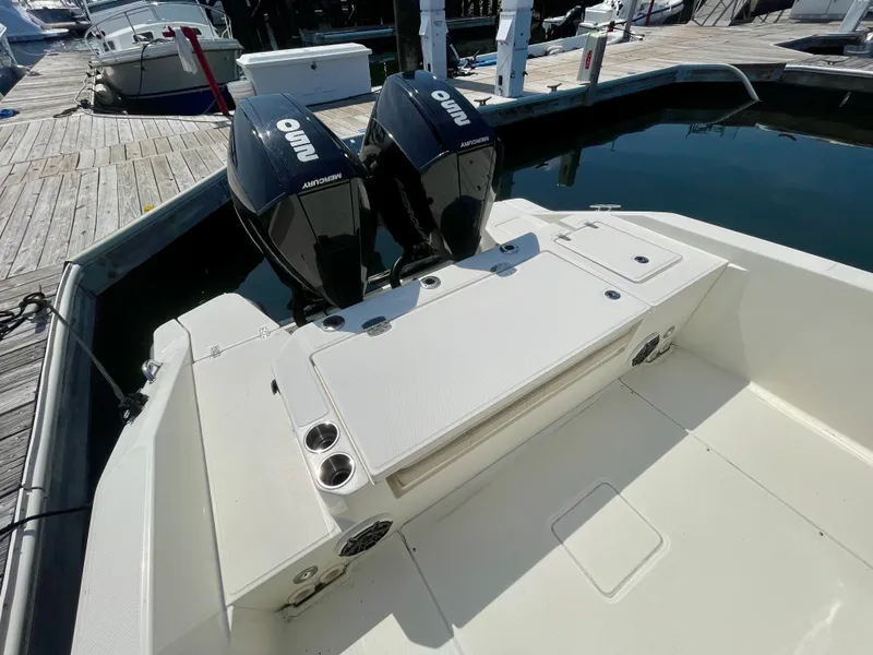 Slide: The Image of Boston Whaler 280 DAUNTLESS 2023 - 6