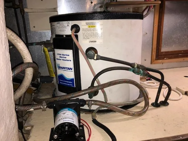 Slide: The Image of Kha Shing 40 Sundeck 1988 - 52