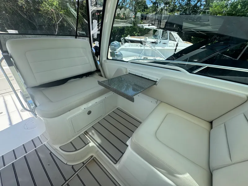 Slide: The Image of Boston Whaler 315 CONQUEST 2018 - 22