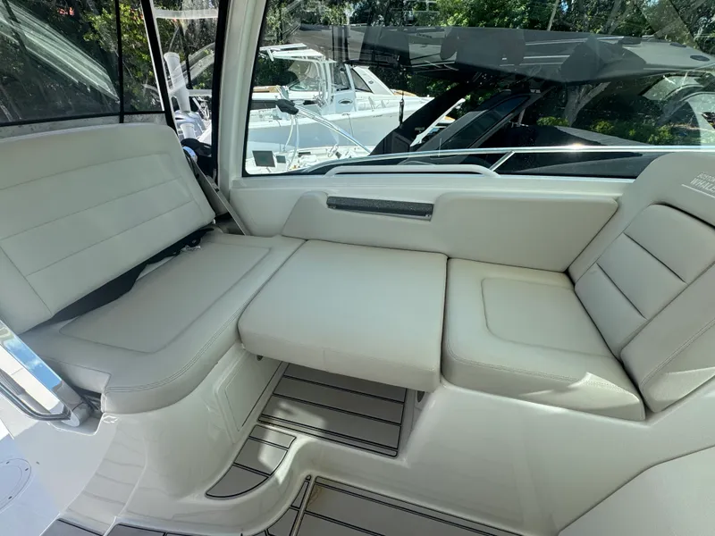 Slide: The Image of Boston Whaler 315 CONQUEST 2018 - 23