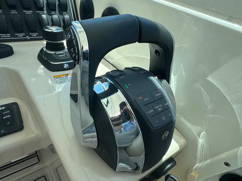 Slide: The Image of Boston Whaler 315 CONQUEST 2018 - 26