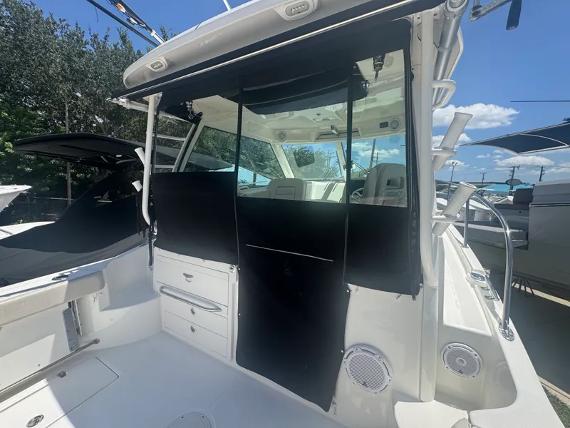 Slide: The Image of Boston Whaler 315 CONQUEST 2018 - 13