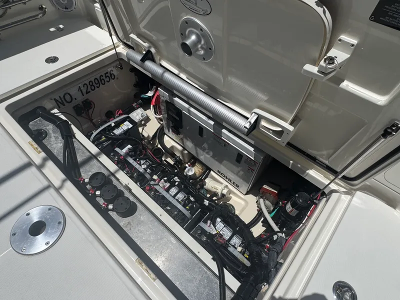Slide: The Image of Boston Whaler 315 CONQUEST 2018 - 15
