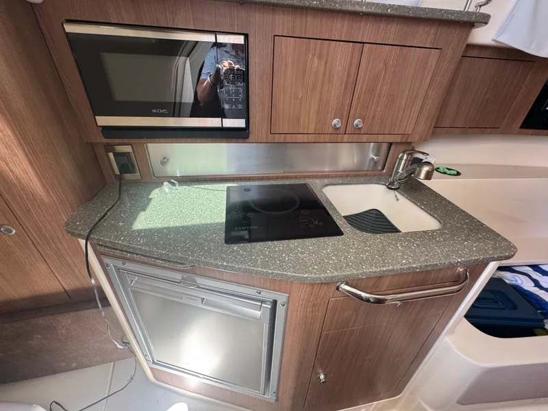 Slide: The Image of Boston Whaler 315 CONQUEST 2018 - 34