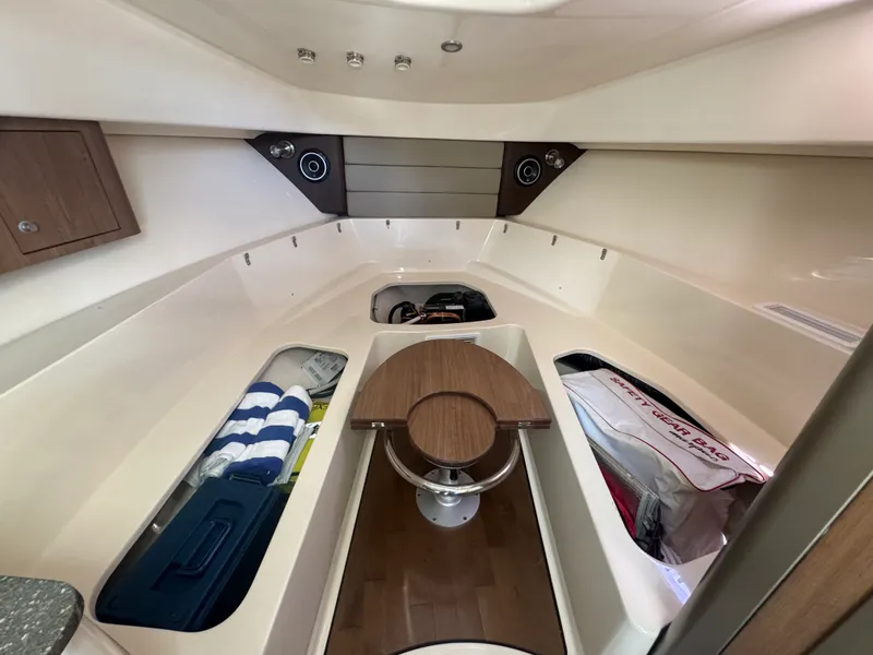 Slide: The Image of Boston Whaler 315 CONQUEST 2018 - 35