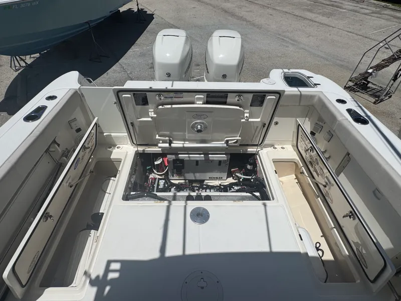 Slide: The Image of Boston Whaler 315 CONQUEST 2018 - 16