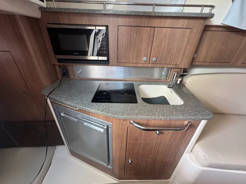 Slide: The Image of Boston Whaler 315 CONQUEST 2018 - 41