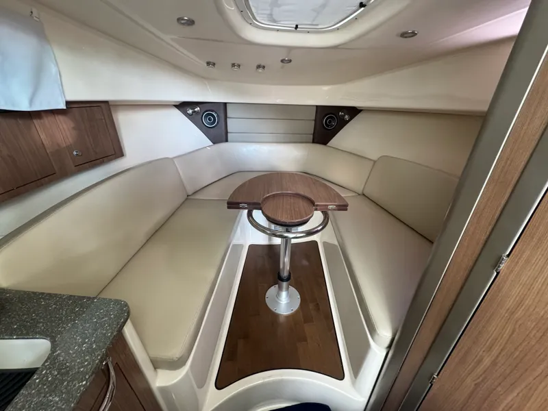Slide: The Image of Boston Whaler 315 CONQUEST 2018 - 37