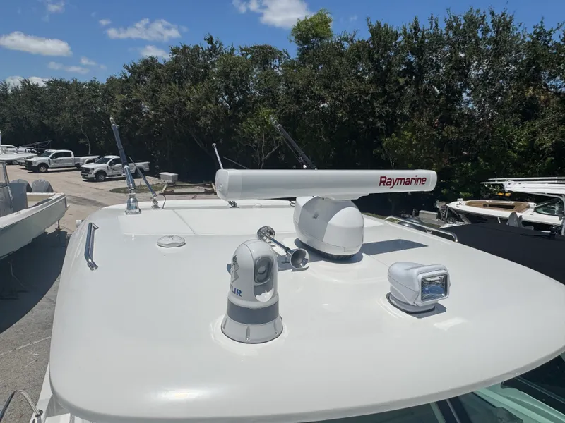 Slide: The Image of Boston Whaler 315 CONQUEST 2018 - 33