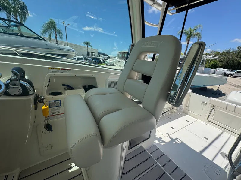 Slide: The Image of Boston Whaler 315 CONQUEST 2018 - 29