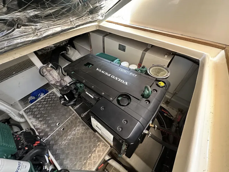 Slide: The Image of Engine compartment of 2023 Fratelli Aprea Sorrento Cabinatto 32 with Volvo Penta engine. - 34