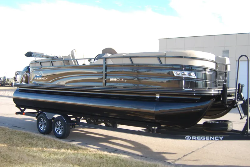 Slide: The Image of 2024 Regency 230 LE3 pontoon boat on a trailer, side view. - 9