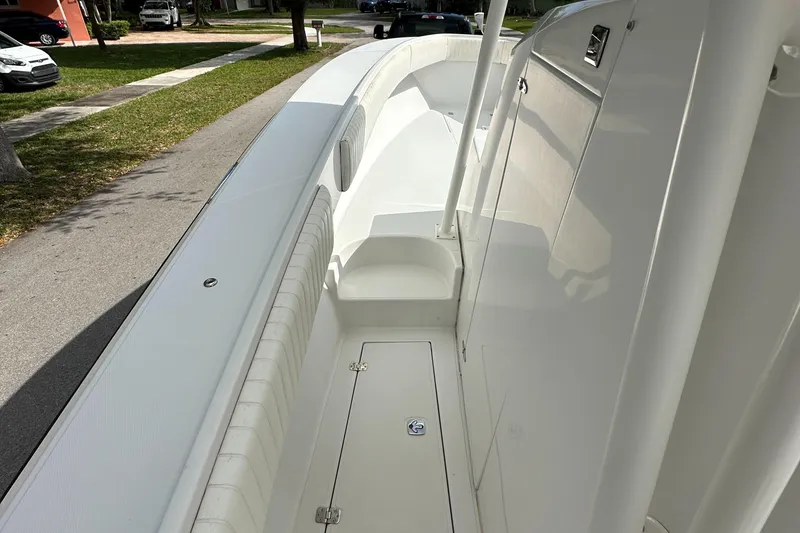 Slide: The Image of 2002 Jupiter 27 Open Fisherman boat, clean white deck and seating area. - 16