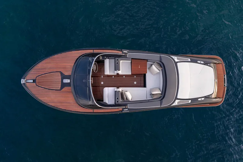 Slide: The Image of Riva Iseo Super 2027 - 5