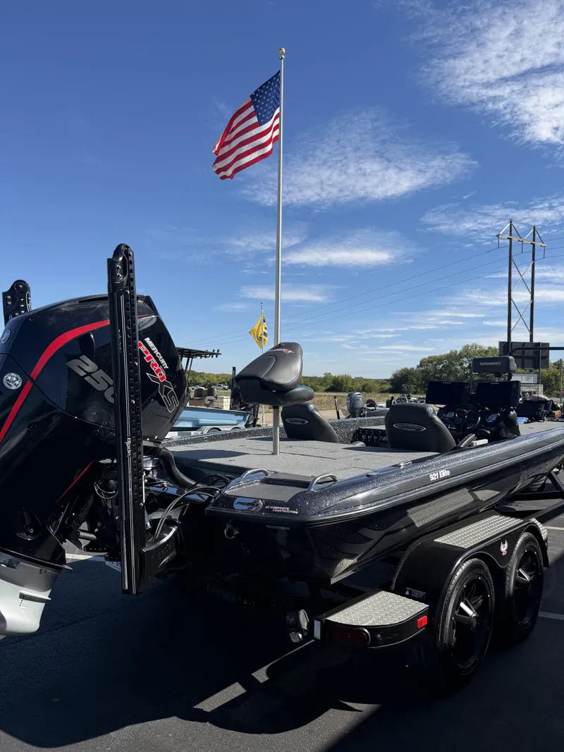 Slide: The Image of Phoenix Boats 921 ELITE 2021 - 29