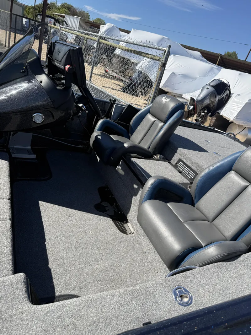 Slide: The Image of Phoenix Boats 921 ELITE 2021 - 11