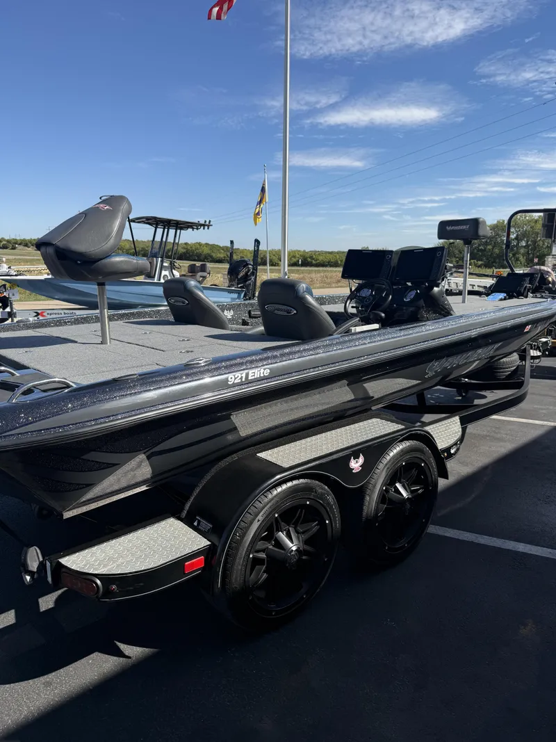 Slide: The Image of Phoenix Boats 921 ELITE 2021 - 30
