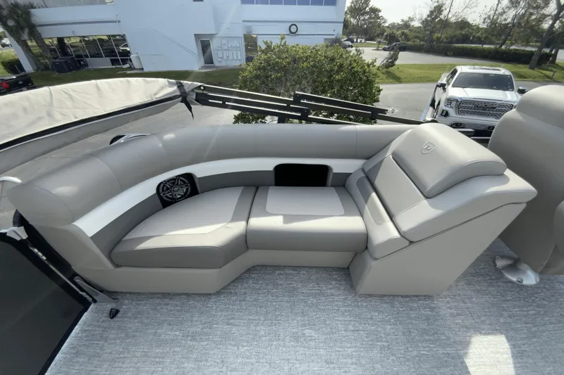 Slide: The Image of Premier 210 Sunsation 2024 - 1