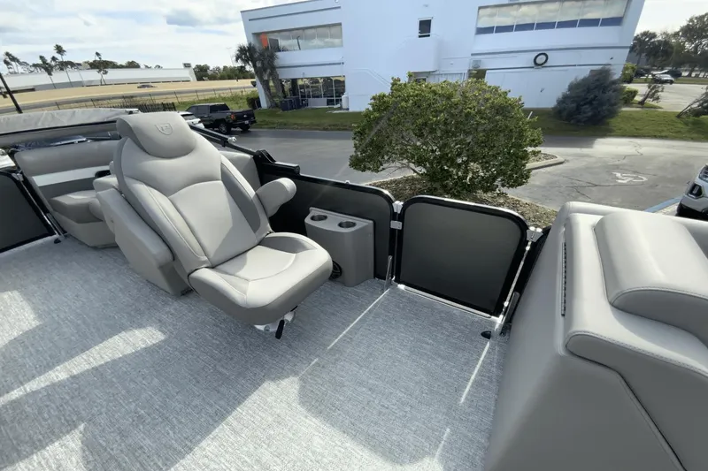 Slide: The Image of Premier 210 Sunsation 2024 - 10