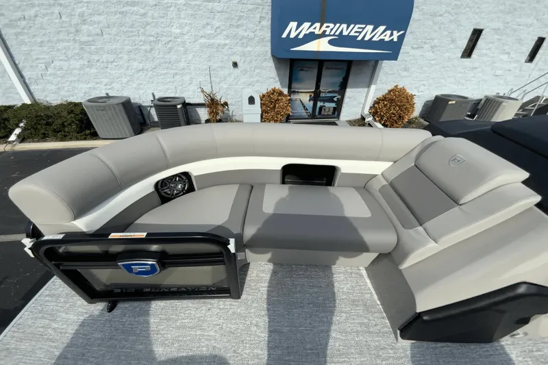 Slide: The Image of Premier 210 Sunsation 2024 - 8