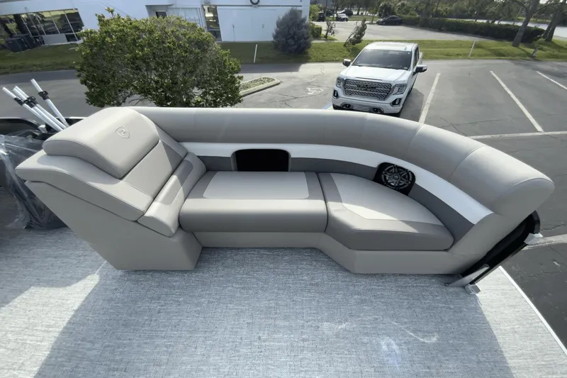 Slide: The Image of Premier 210 Sunsation 2024 - 9