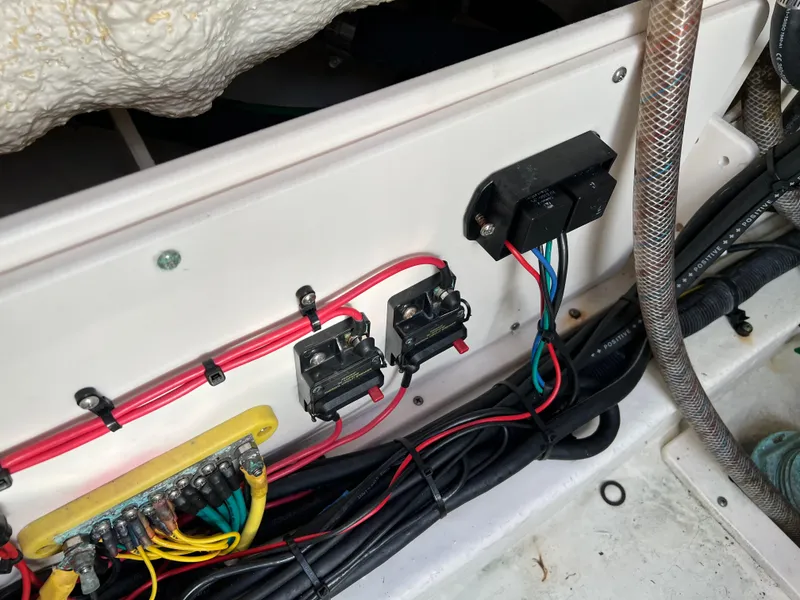 Slide: The Image of Yamaha display showing engine metrics on 2018 Robalo 246 Cayman boat. - 23