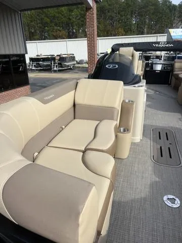 Slide: The Image of Veranda VR22RC Deluxe Tri-Toon 2024 - 11