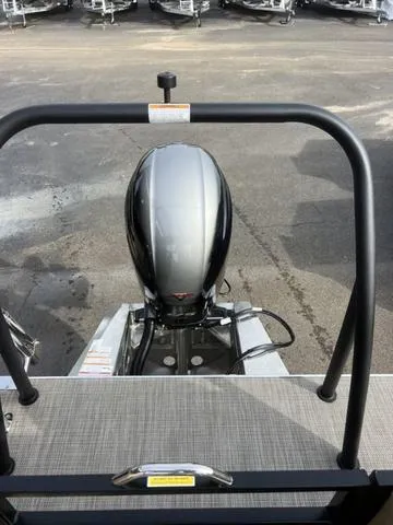 Slide: The Image of Veranda VR22RC Deluxe Tri-Toon 2024 - 15