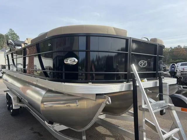 Slide: The Image of Veranda VR22RC Deluxe Tri-Toon 2024 - 4