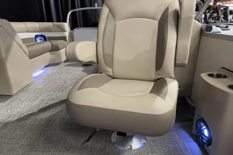 Slide: The Image of Premier 230 Sunsation 2024 - 18