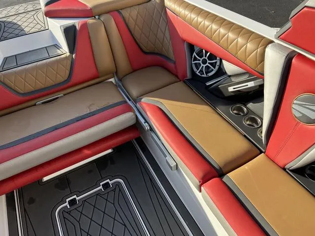 Slide: The Image of Tigé RZX3 2017 - 10