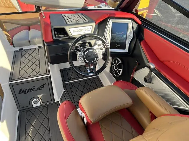 Slide: The Image of Tigé RZX3 2017 - 13