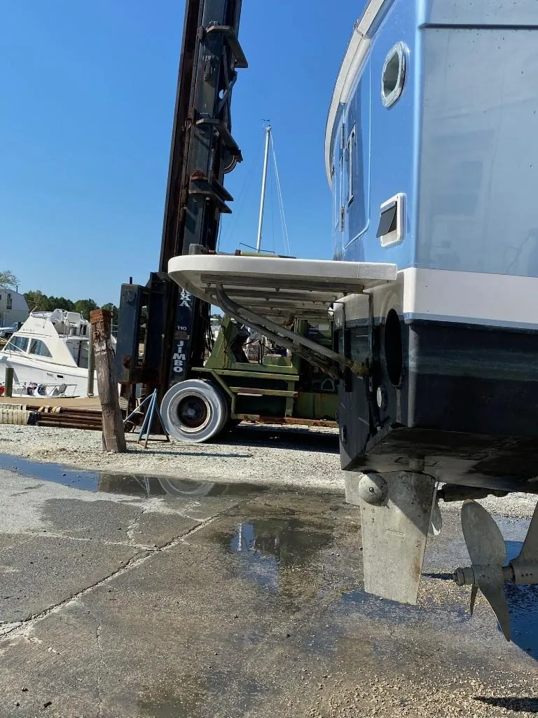 Slide: The Image of Tiara 4300 Open 1991 - 80