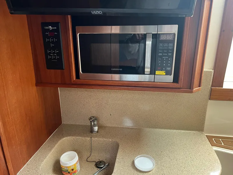 Slide: The Image of Lowrance HDS display on 2005 Albemarle 310 Express Fisherman boat. - 13