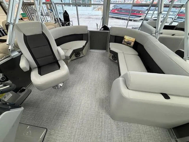 Slide: The Image of Interior of 2024 Harris CRUISER 190 CW pontoon boat with gray and black seating. - 6