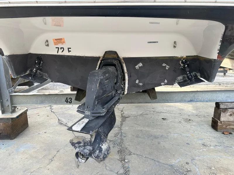 Slide: The Image of 2007 Four Winns 258 Vista boat stern with outdrive and propeller on a trailer. - 32